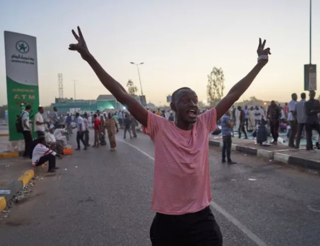 Загинали и множество ранени след стрелба по протест в Судан