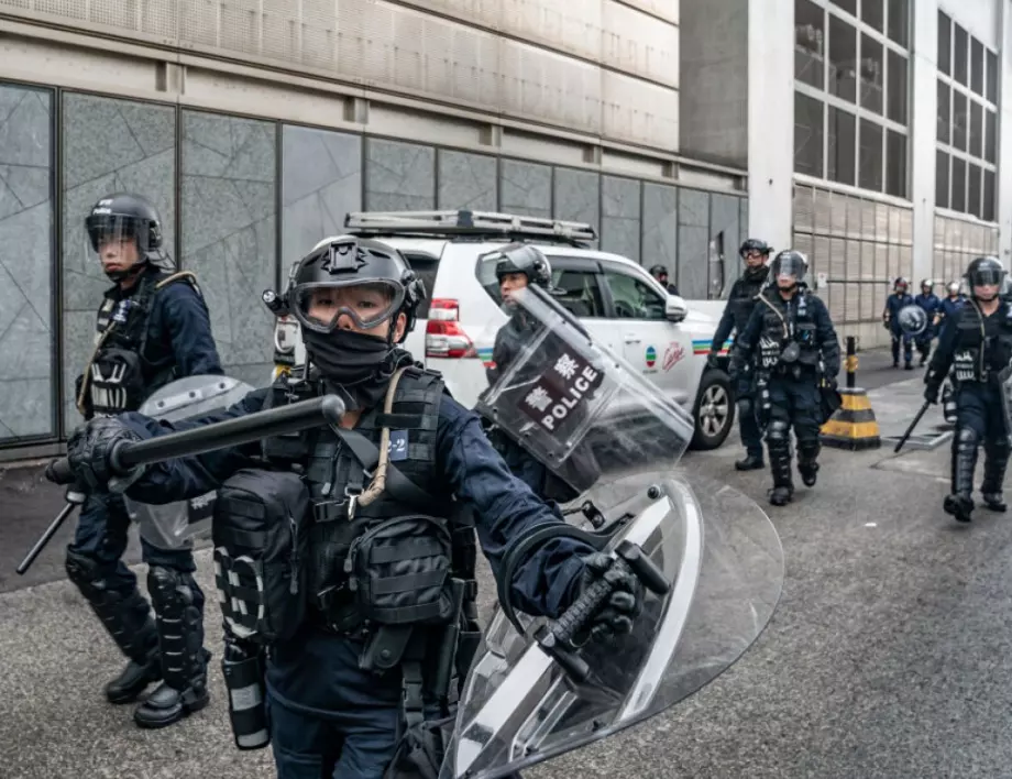 Полицията в Хонконг вече може да прави обиски без съдебна заповед 