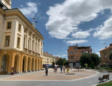 Министри от ГЕРБ агитират в Сливен, но не казват кога в града ще се пие чиста вода