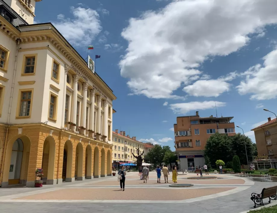 Общественият транспорт в Сливен иска заем, за да плаща стари задължения
