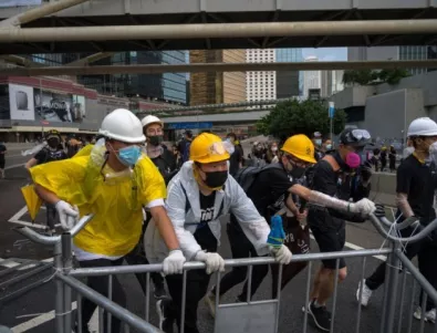 Демонстранти окупираха Международното летище в Хонконг 