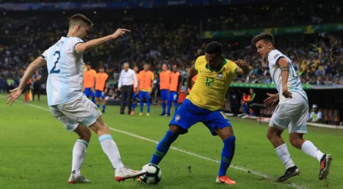 Бразилските фенове цяла нощ тормозили Аржентина преди 1/2-финала в Копа Америка (ВИДЕО)