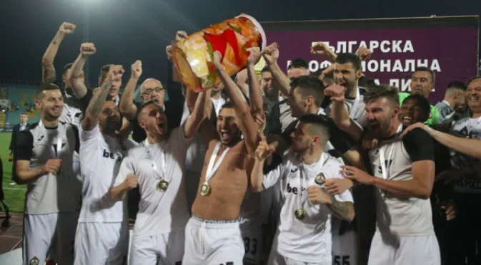 Машина на времето: Какво ще се случи в българския футбол след 10 години?