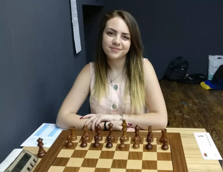 Увъртания от председателя на шахматната федерация за финансирането на Нургюл Салимова