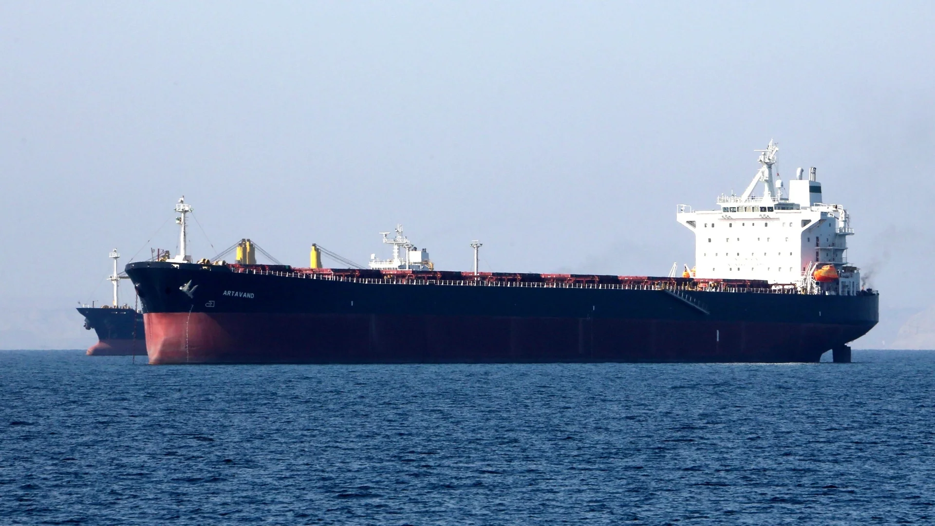 Моряците са действали професионално: Капитан за освободения танкер с българи на борда