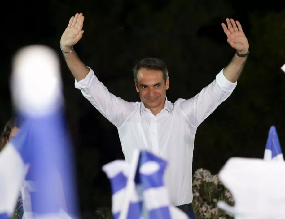 Гърция прие противоречив закон за излизане на страната от кризата 