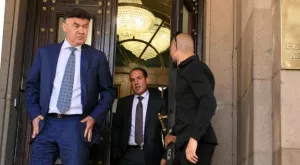 {{ otherArticle[0].article.title }}