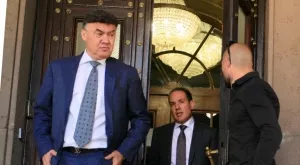 {{ otherArticle[0].article.title }}