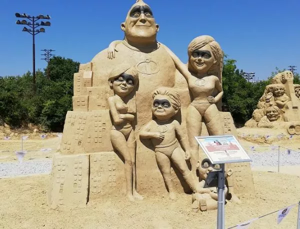 Фестивалът на пясъчните фигури посреща гости в Бургас