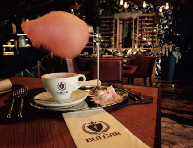 Български ресторант е сред трите в света, предлагащи кафе с облачен захарен памук