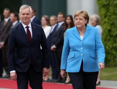 Меркел отново се разтрепери на официално събитие (ВИДЕО)