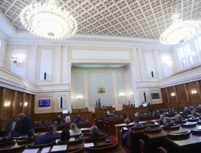 Депутатите приеха окончателно бюджета на ДОО, разногласия и спорове за пенсиите