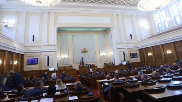 Парламентът почете с едноминутно мълчание паметта на акад. Благовест Сендов