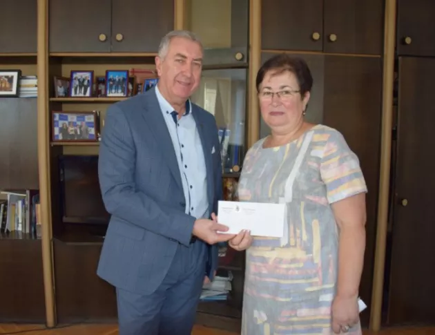Кметът на Видин направи лично дарение за издаването на сборник за видинския край