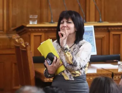 ГЕРБ издигат отново Цвета Караянчева за председател на парламента 