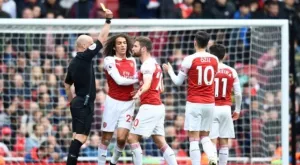 Циркът в Арсенал продължава: Капитанът иска трансфер, а ненужен - не иска да си ходи