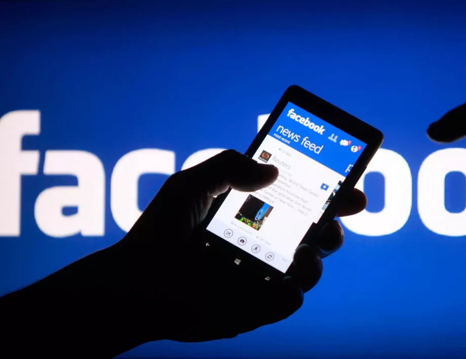 ВНИМАНИЕ: Facebook отваря камерата на телефона ви без да ви пита