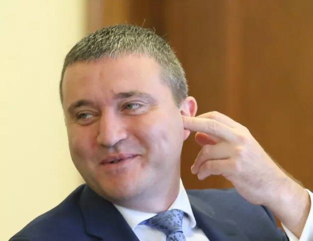 По декларация: Горанов живее в дарено жилище, но печели от наем