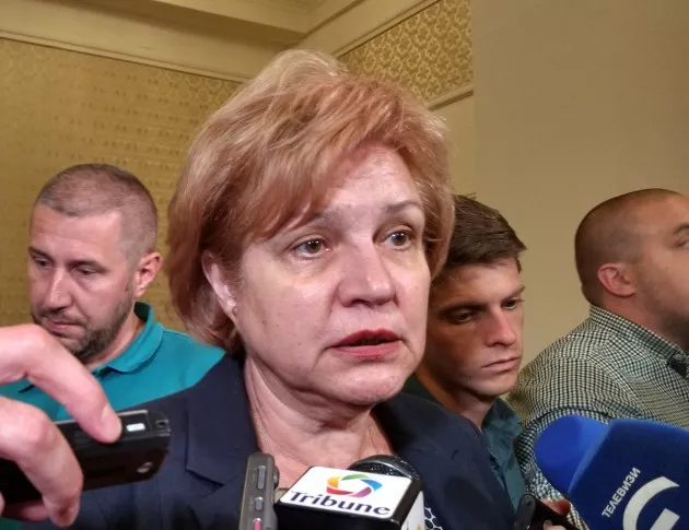 Менда Стоянова: Обществено известно е, че партиите се финансират под масата