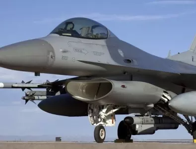 F-16 се разби в Исламабад при репетиции за военен парад (ВИДЕО)