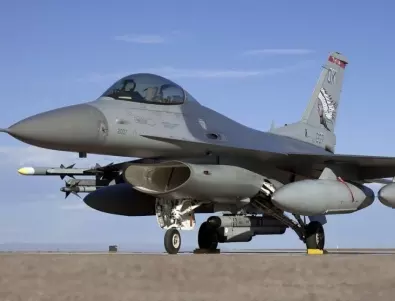 Американските изтребители F-16 идват в България чак през 2027 г., нови данни и за цената