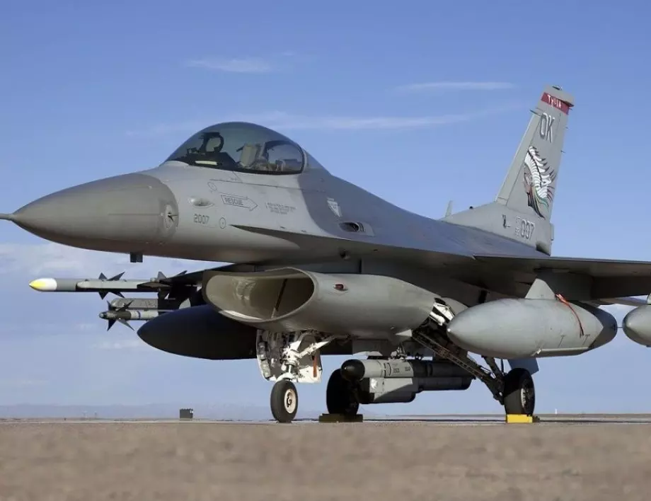 Американските изтребители F-16 идват в България чак през 2027 г., нови данни и за цената
