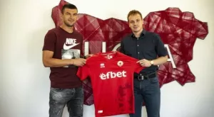 {{ otherArticle[0].article.title }}