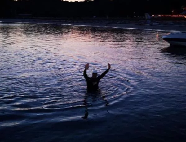 Никой не може да направи такова постижение сам, твърди маратонецът преплувал Бургаския залив