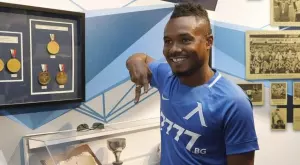 {{ otherArticle[0].article.title }}