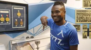 {{ otherArticle[0].article.title }}