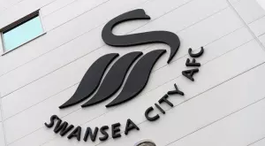 Суонзи спря да публикува в социалните мрежи зарази расизъм