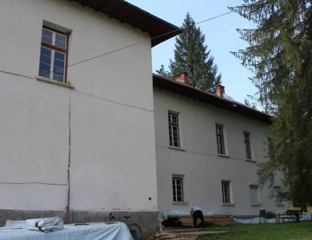 Стартира ремонтът и на покрива на ОУ "Георги Бенковски" в село Рибарица