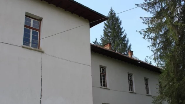 Стартира ремонтът и на покрива на ОУ "Георги Бенковски" в село Рибарица