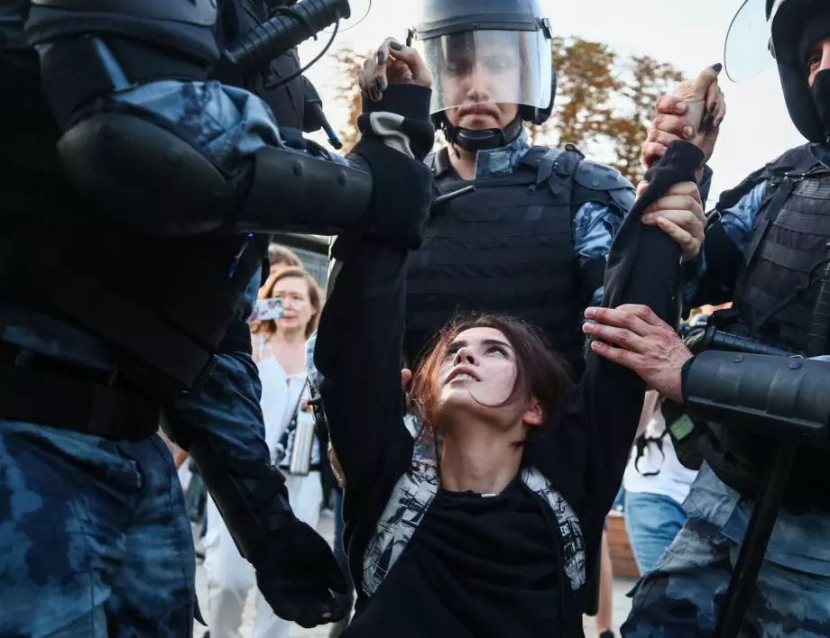 Протести срещу мобилизацията в Русия, стотици са арестувани (ВИДЕО)