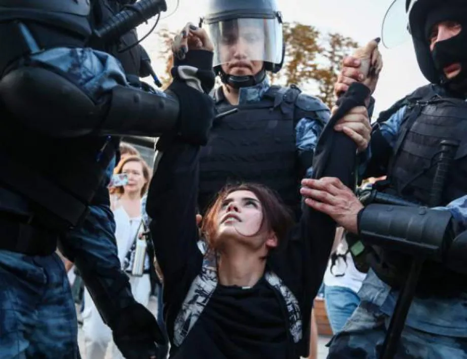 350 протестираха в Москва, арестувани са 30 души 