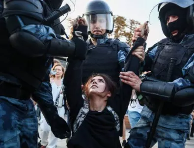 ВИДЕО за полицейско насилие над жена принуди руските власти да реагират