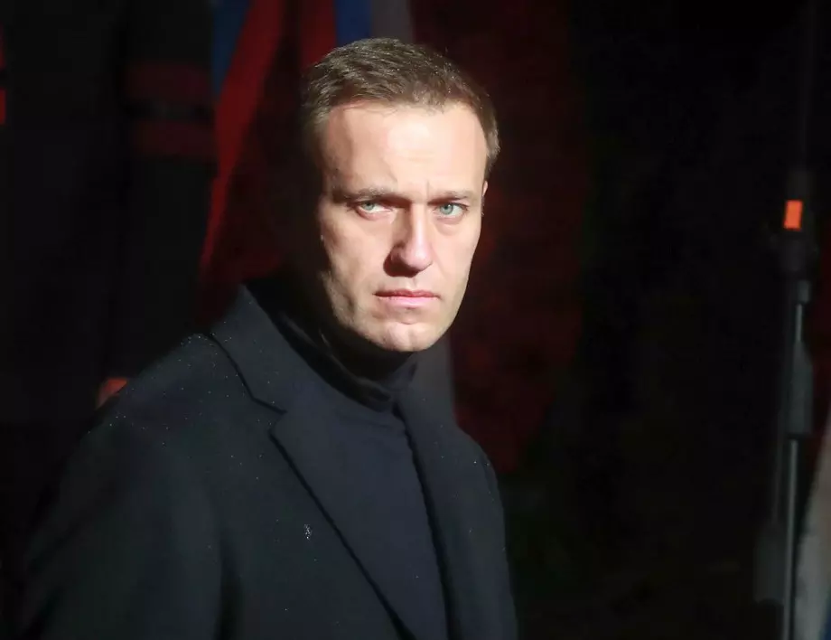 Навални отведен в съда за разглеждане на присъдата му 