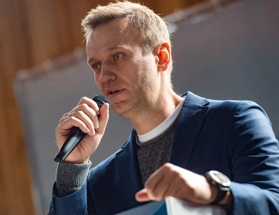 Нова версия за отравянето на Навални: Бутилка вода от хотела в Томск (ВИДЕО)