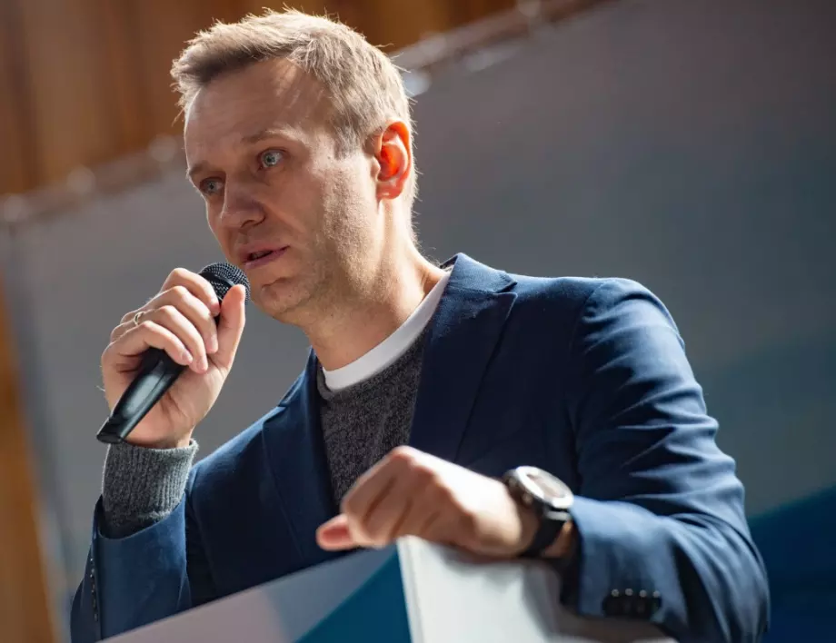 Разследване твърди, че вади имената на служители на ФСБ, следили Навални, но той не ги разпознава