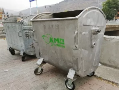 Дезинфекцират контейнерите в Асеновград, 30 увредени са извадени от употреба