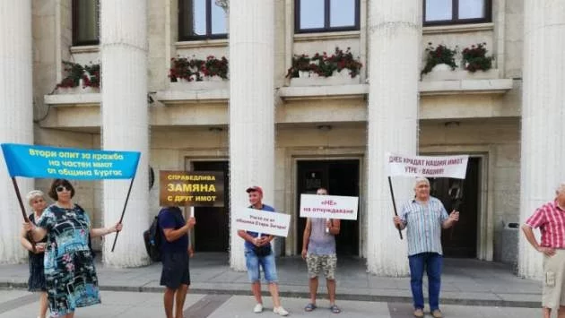 Собственици и община Бургас в спор за парцел