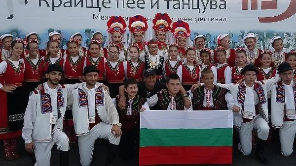 Кюстенцилци се върнаха с първо място за най-красива носия от фестивал в Сърбия