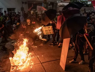 Хонконг забрани носенето на маски по време на протести 