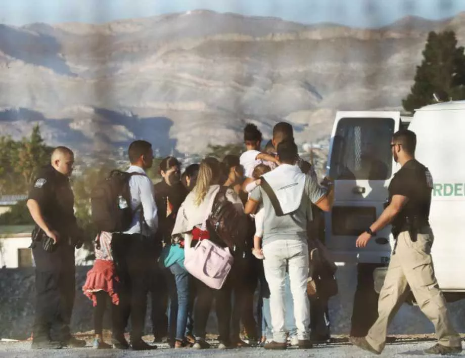 Гръцкото правителство въвежда нови мерки за борба с бежанския наплив 
