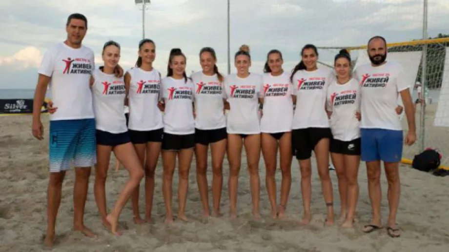 16-годишни варненци са носители на трофея Нестле за Живей Активно! Volleyball Night League 2019