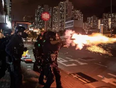 Френският Спайдърмен с интересна акция и призив за мир в Хонконг (ВИДЕО)