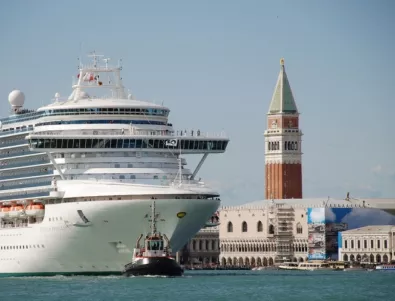 Протестиращи поискаха забрана на големи кораби във Венеция 