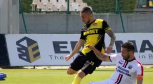 {{ otherArticle[0].article.title }}