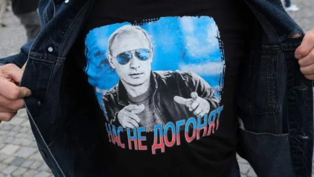 Путин с пиар в Крим, a в Москва протестите не спират и Русия се закани на Google