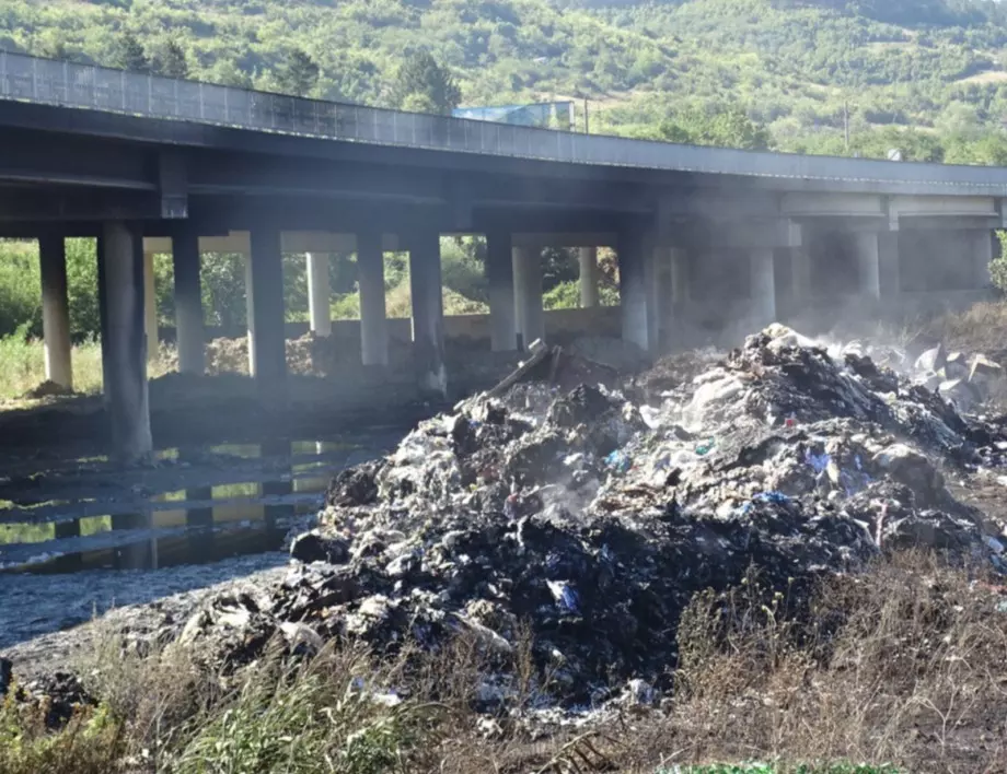5 хиляди лв. глоба за фирмата, чиито отпадъци горяха под АМ "Струма"